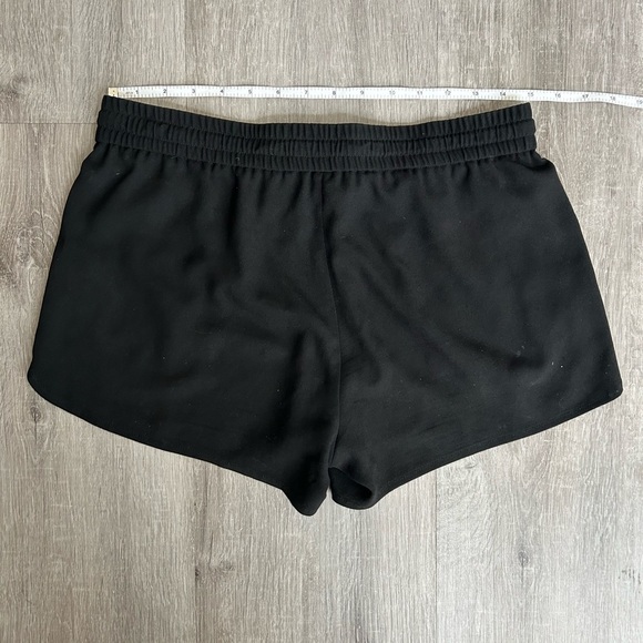 Black Aritzia Babaton Women's Shorts size 4 - Picture 3 of 4